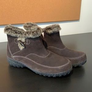 Khombu Gracie boot size 8. New with tags.